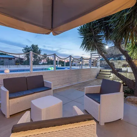 Dama 玛丽娜迪曼卡维萨